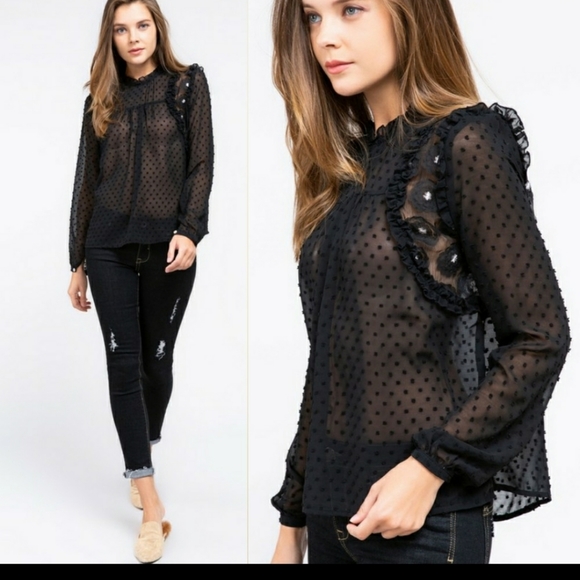 POL Tops - ♥️New Pol dot lace top